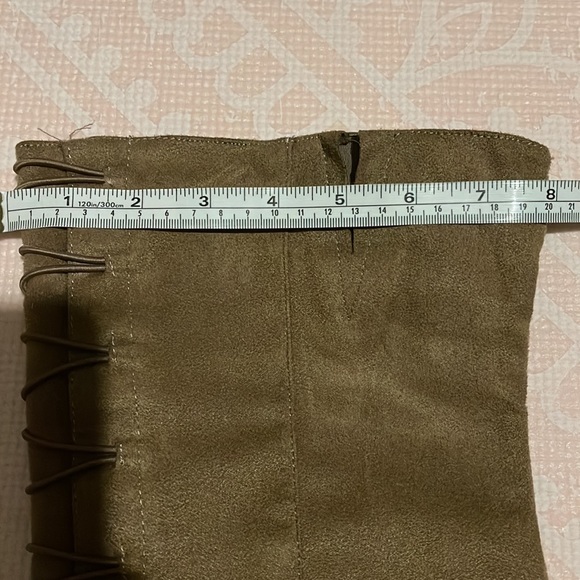 5 inch thigh high boots 👢. - Picture 5 of 10